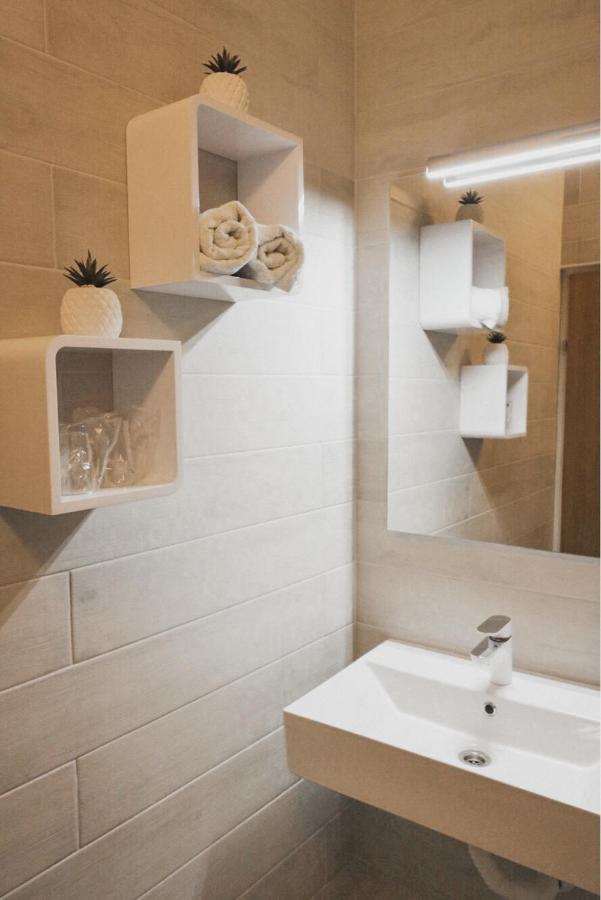 Hotel Orion โวดีเซ ภายนอก รูปภาพ